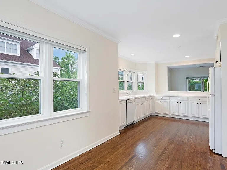 51 Forest Ave #26 — Photo 7