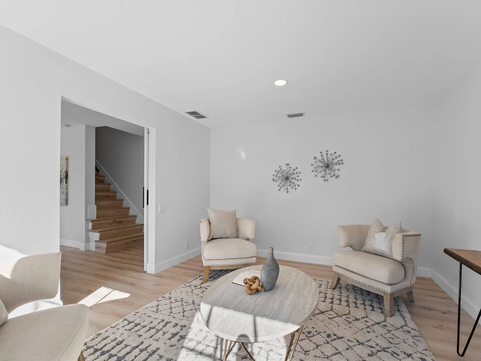5 bed, 3.5 bath, 3018 sqft, $3,990 — Photo 4