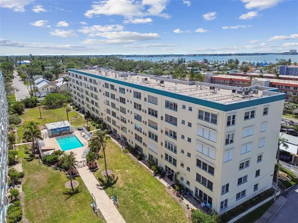 2960 59th St S APT 303, Gulfport, FL 33707