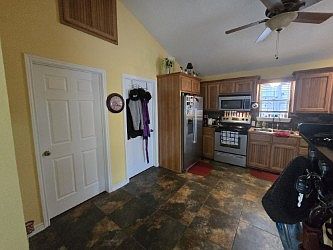 3rd image of 114 Big Bend Dr