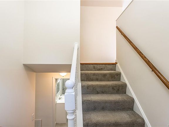 4th image of 1009 Arch Hill Dr