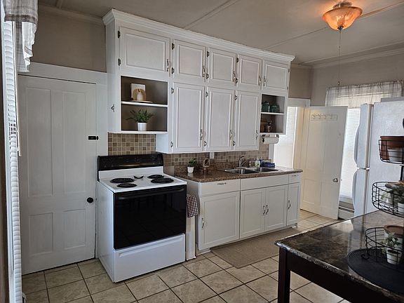 2nd image of 72 Warren St #1