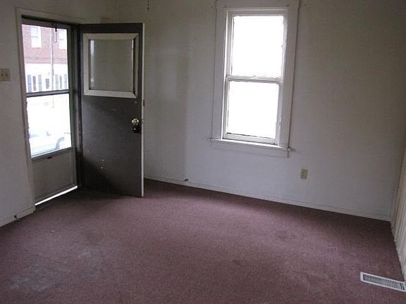 4th image of 526 Todd Ave