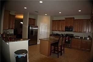 WHI5P841SP-kitchen-area