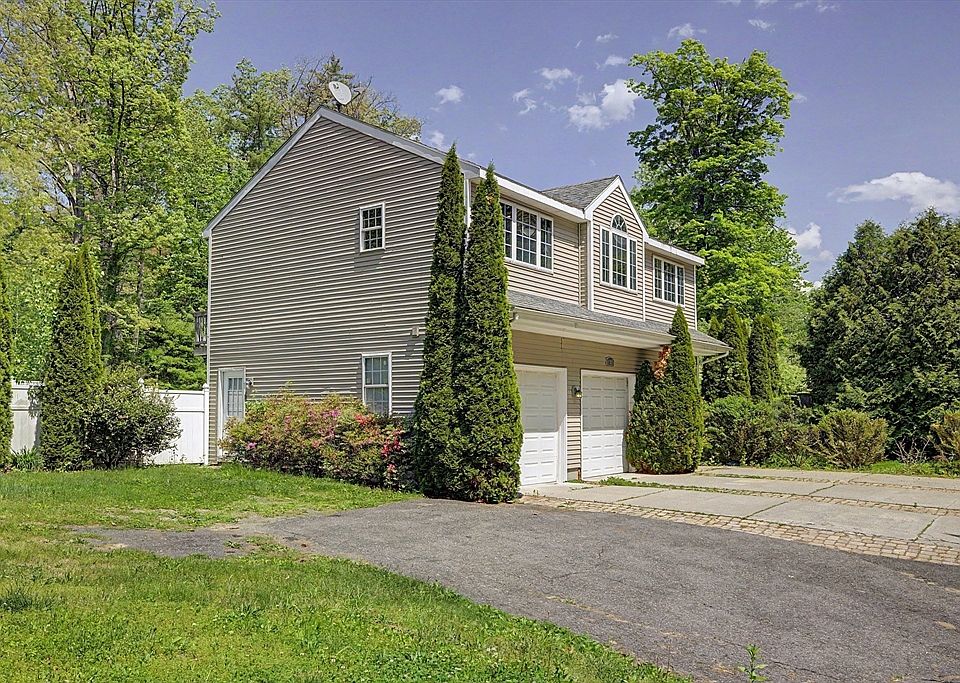 1st image of 195 Westhampton Rd