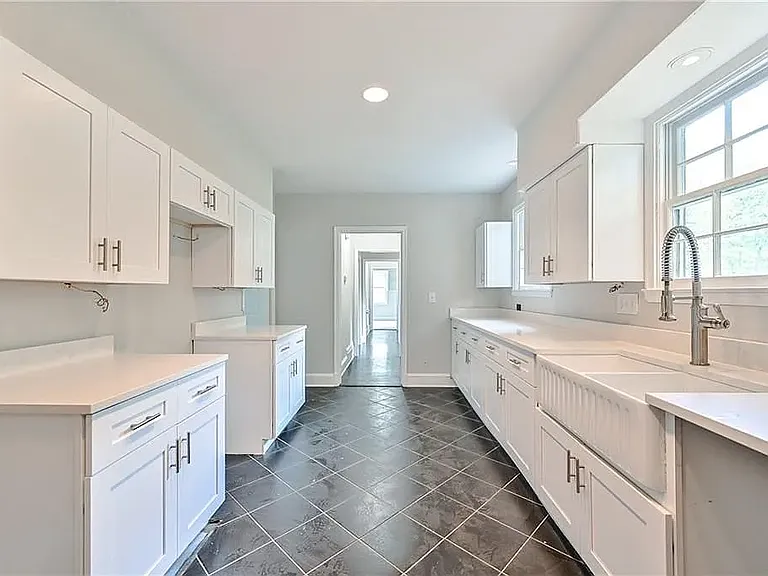 410 Collier Rd NW — Photo 3