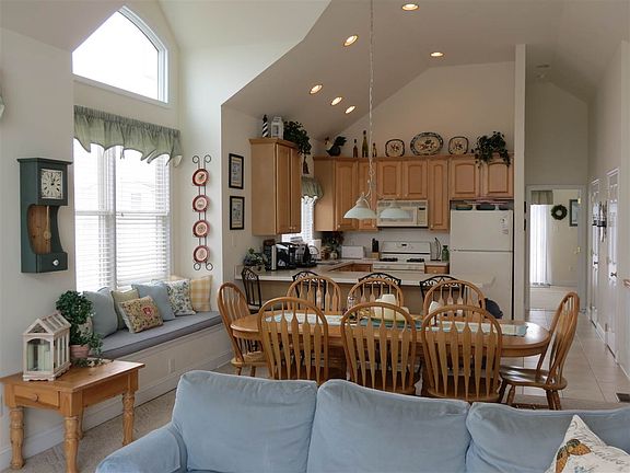 2nd image of 118 47th St Unit East