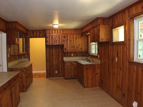 5th image of 2734 Cowan Dr