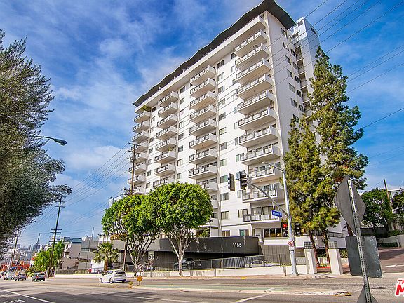 3rd image of 1155 N La Cienega Blvd APT 214