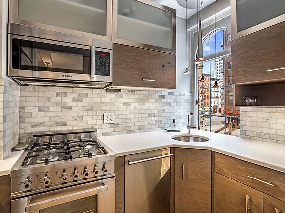 5th image of 405 W 23rd St APT 2G