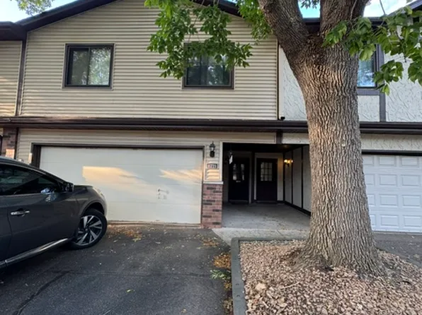 8721 Maplebrook Pkwy N, Brooklyn Park, MN 55445
