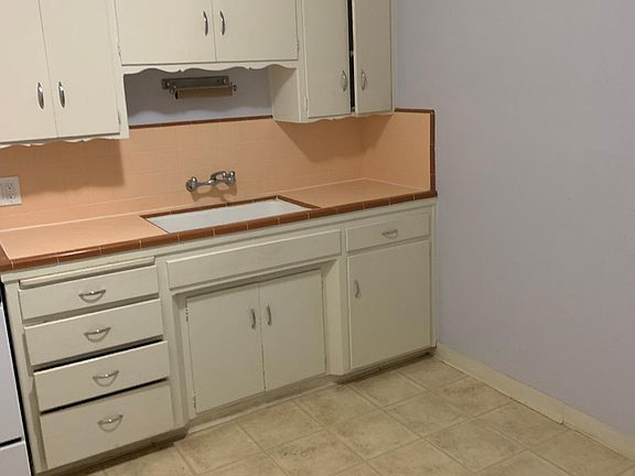 5th image of 2615 D St APT 4
