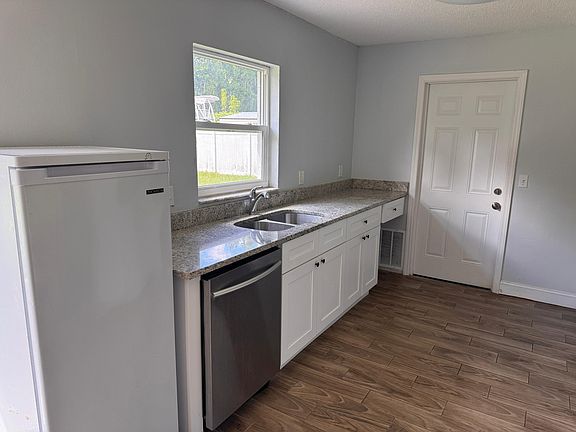 3rd image of 12260 Delaware Woods Ln