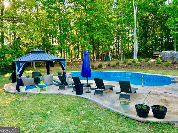 226 Prestwick Dr, Hoschton, GA 30548