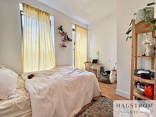 1st image of 178 Pulaski St Floor 3