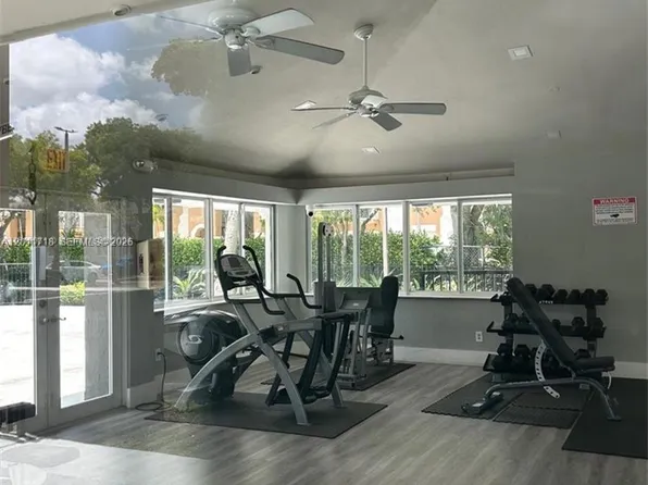 7160 NW 179th St APT 309, Hialeah, FL 33015