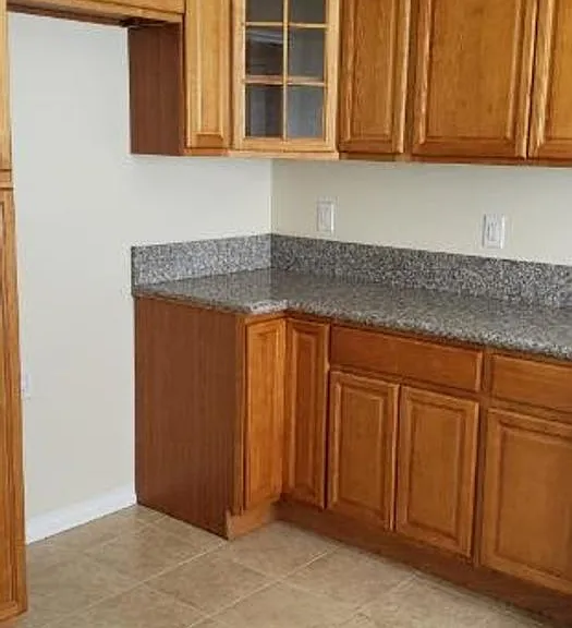 615 N Isabel St — Photo 3