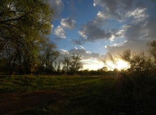 317 Spruce Ln, Taos, NM 87571