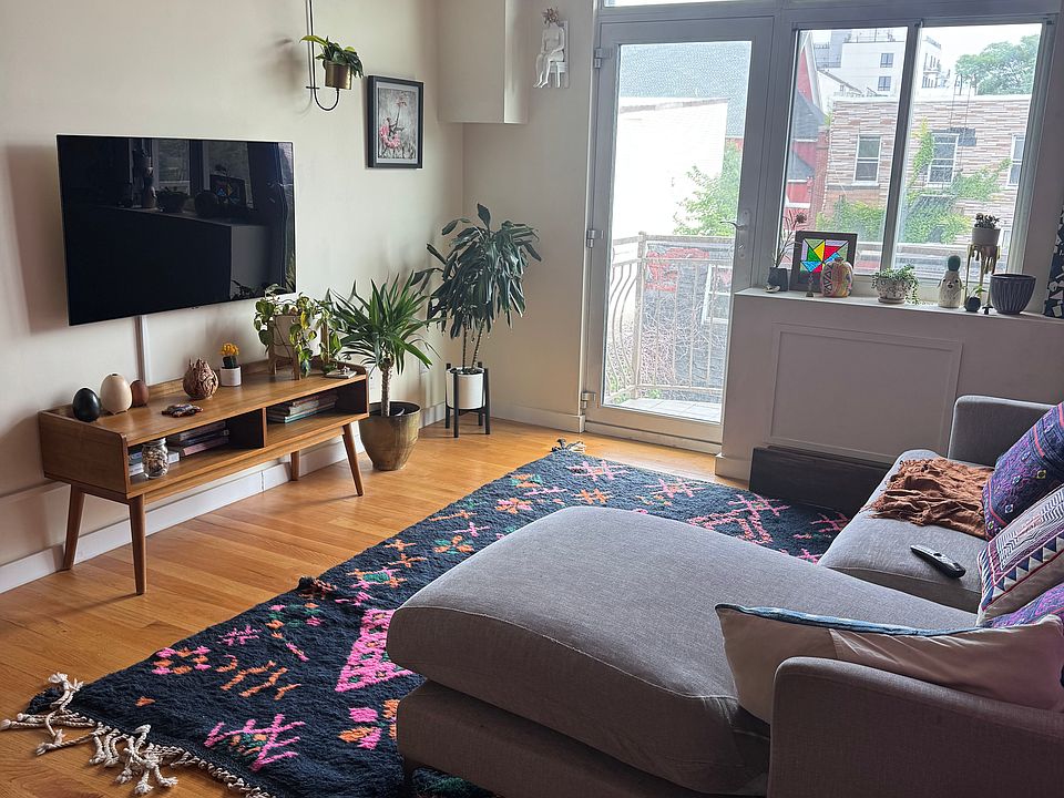 1st image of 11 Meserole St APT 4D