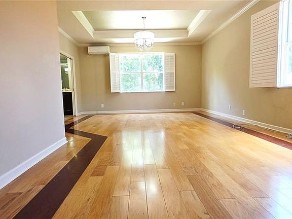 5th image of 230 W Tarrington Dr