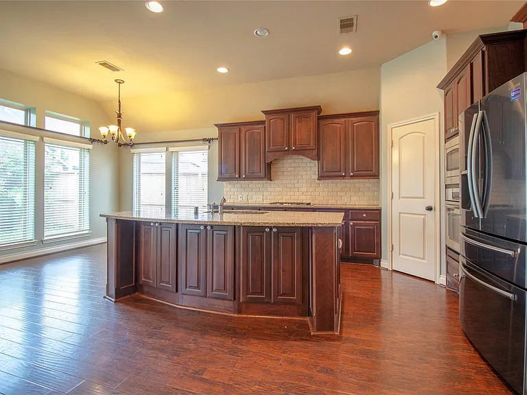 2019 Sunset Springs Dr — Photo 13