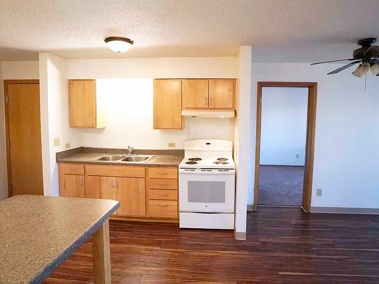 Rolling Hills Apartments — Photo 10