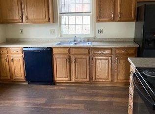 14 Dexter St, Derry, NH 03038