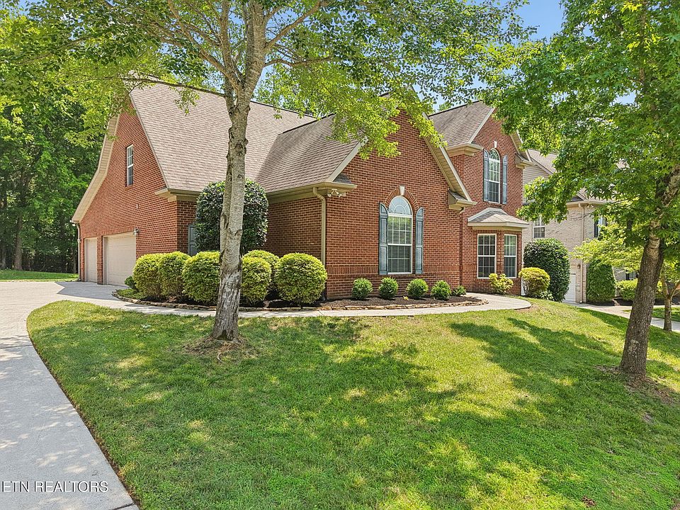 1st image of 926 Andover View Ln