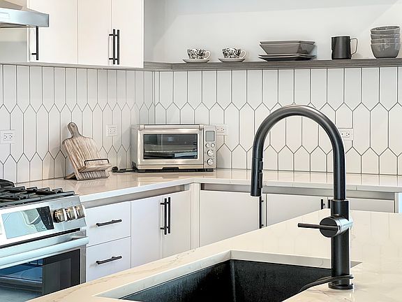 2nd image of 525 N Bishop St #8