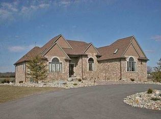 7472 La Prairie Ln, Ann Arbor, MI 48103