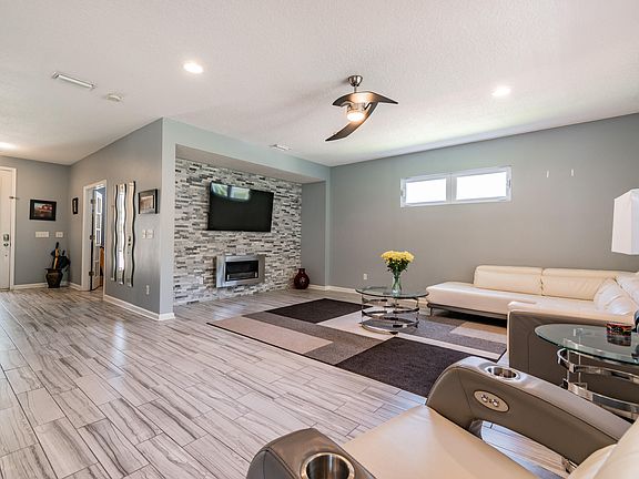 4th image of 388 Bostwick Cir