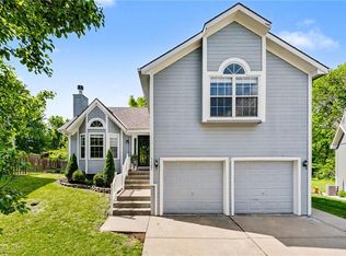 1127 Cardinal Dr, Liberty, MO 64068
