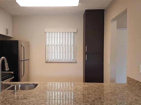4th image of 7920 Camino Real #202