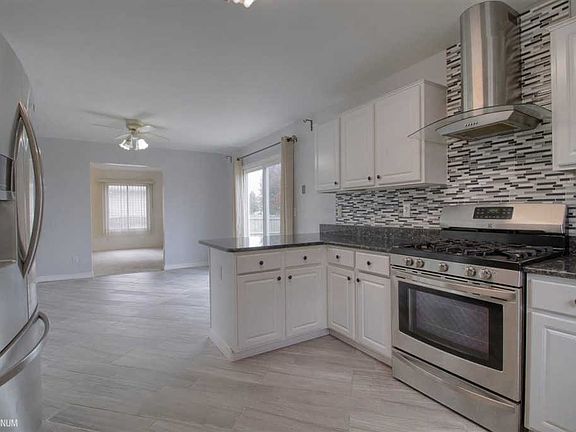4th image of 52925 Cross Creek Dr