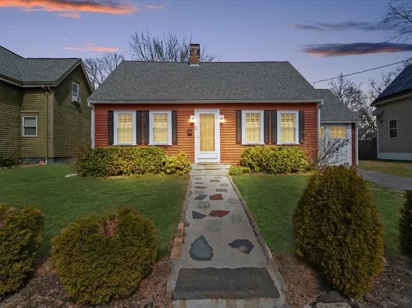 20 James St, Taunton, MA 02780