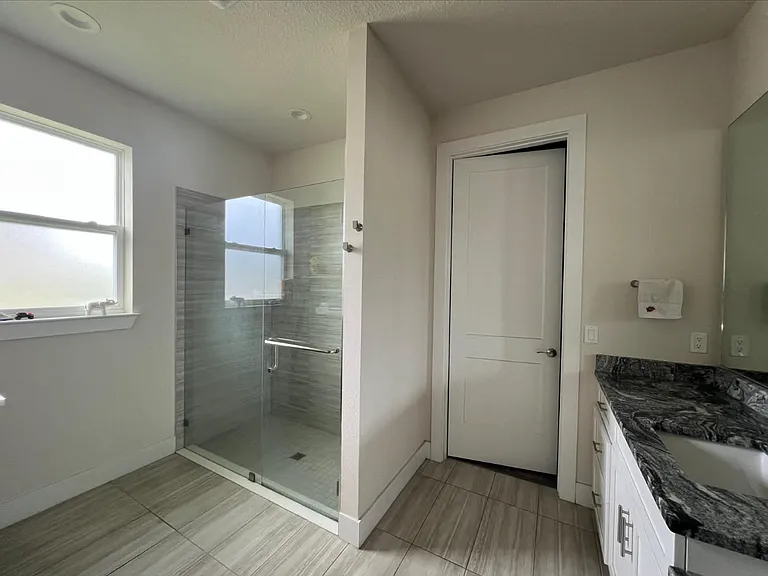 2065 Paragon Cir W — Photo 7