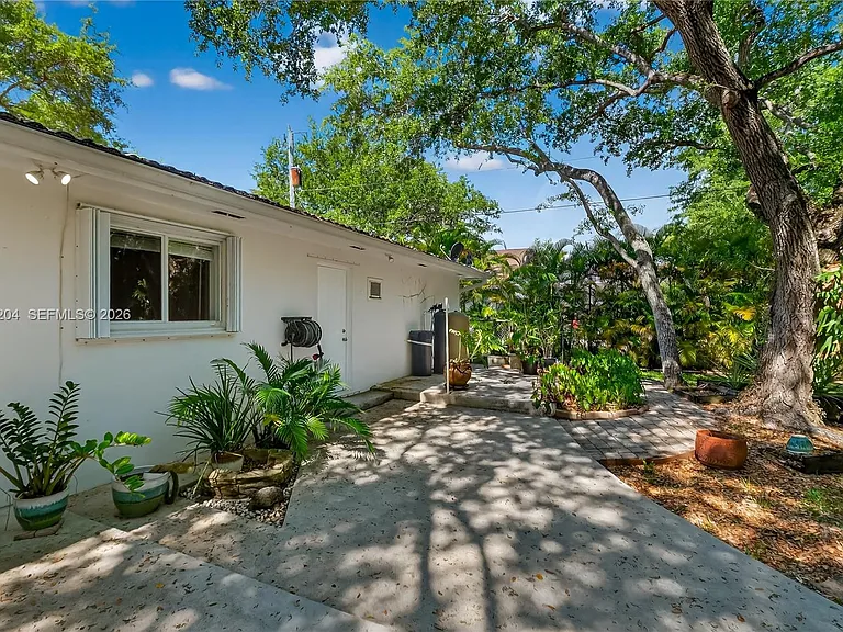 6767 SW 154th St — Photo 37
