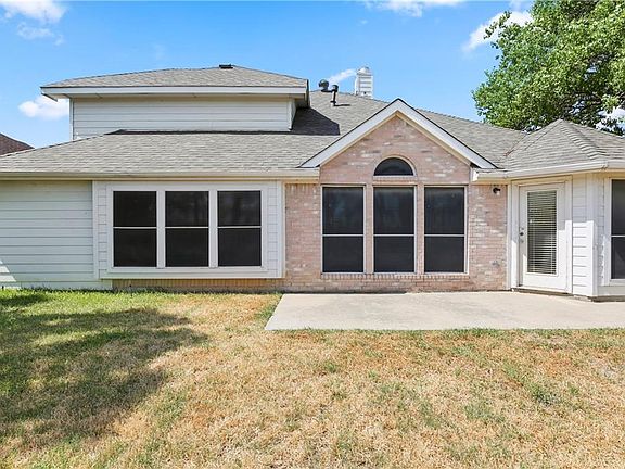 5th image of 5028 San Jacinto Dr