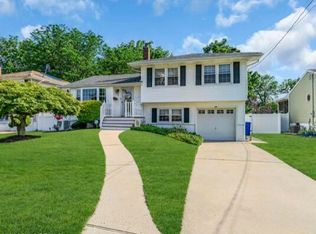6 Ray Dr, Toms River, NJ 08753