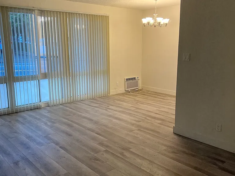 Hollywood Towers — Photo 17