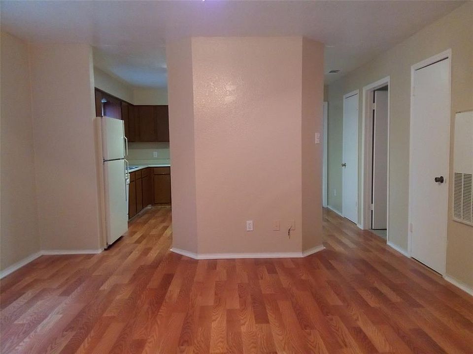 2nd image of 726 Schmitz Ave #3