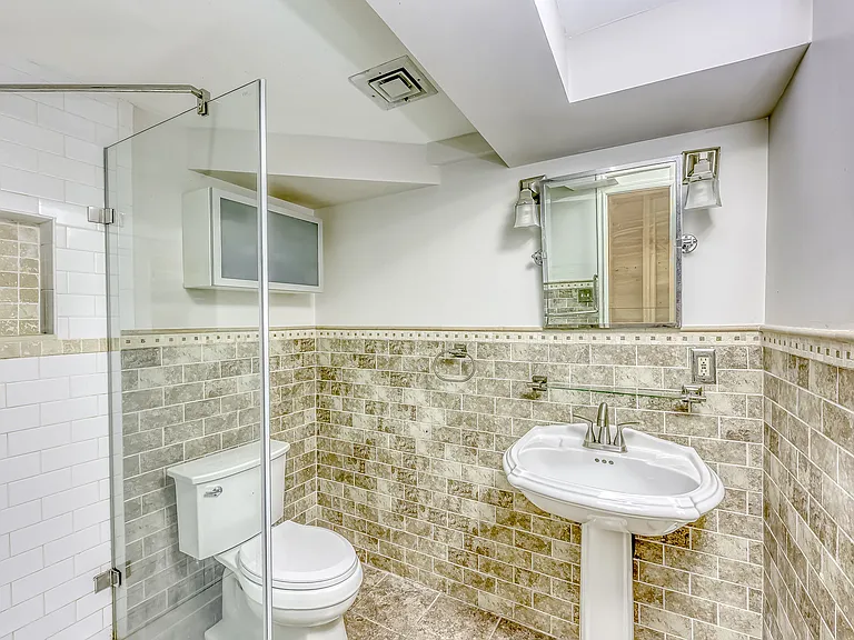 Basement full bathroom
