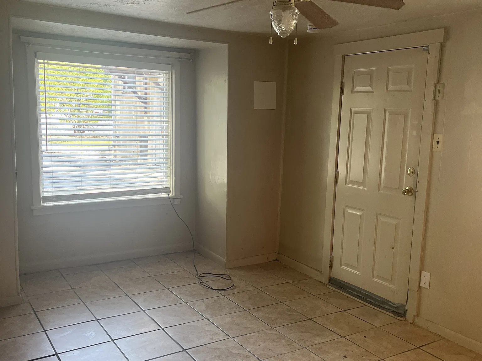 275 E 200 S - HC - Garage — Photo 3