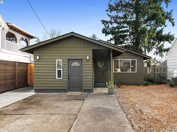 2nd image of 5520 SE Reedway St