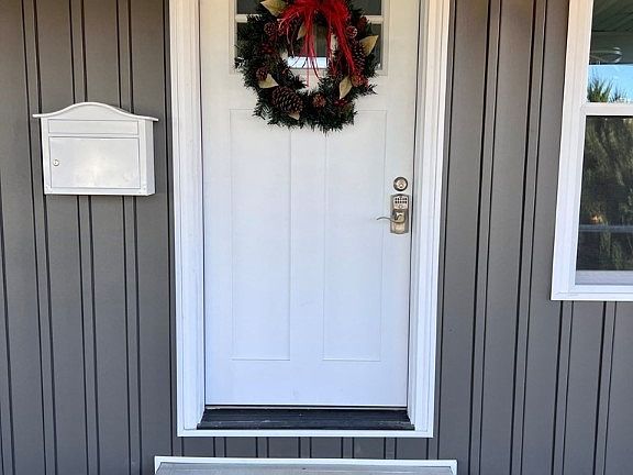 3rd image of 219 Walnut Ct