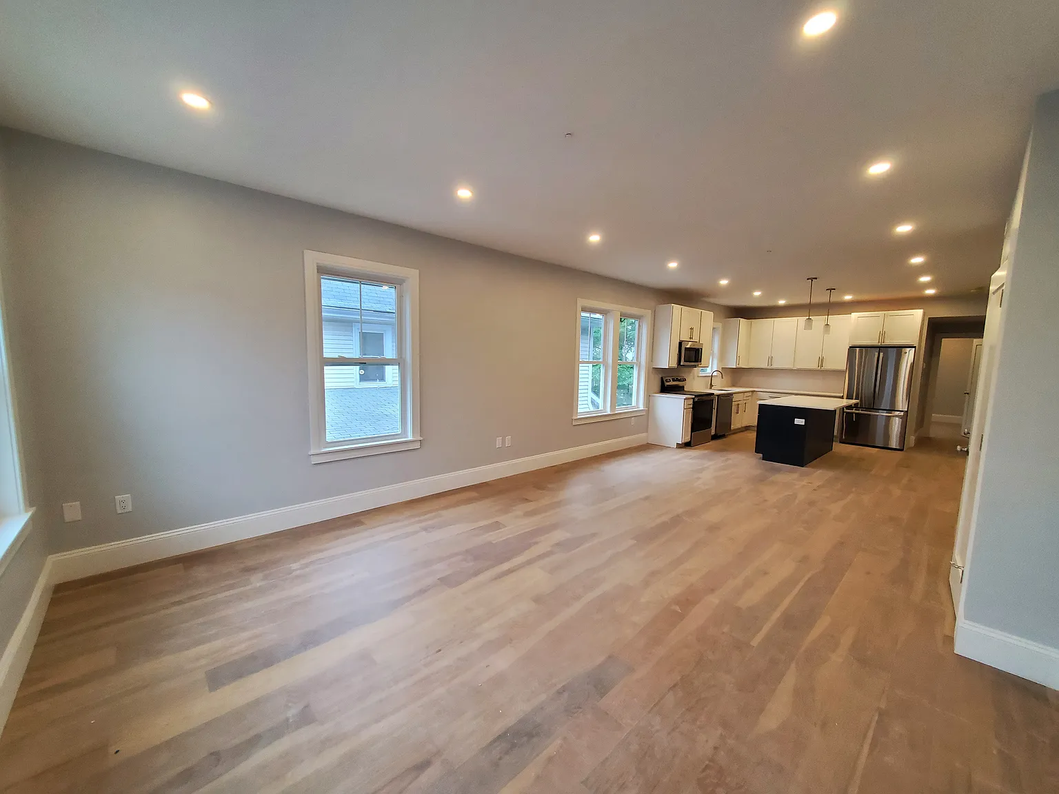 3 bed, 1300 sqft, $4,500 — Photo 4