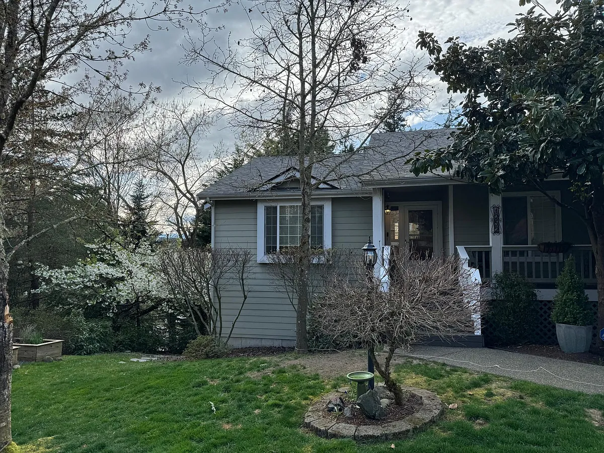 Building Photo - 1252 NE Forest Rock Ln