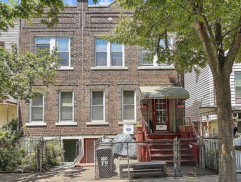 1st image of 809 Friel Pl