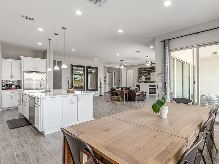 1342 E Milada Dr — Photo 3