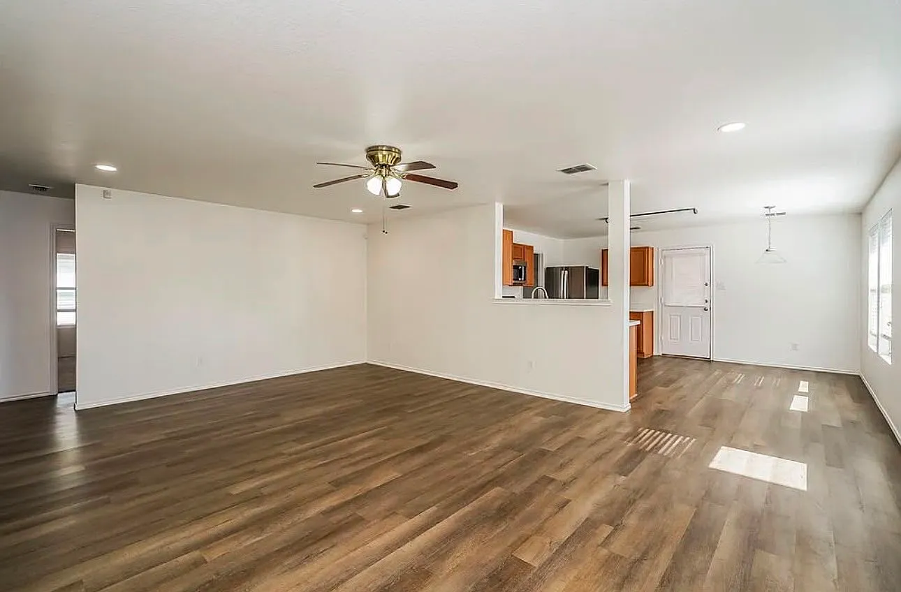 3 bed, 1507 sqft, $2,055 — Photo 3